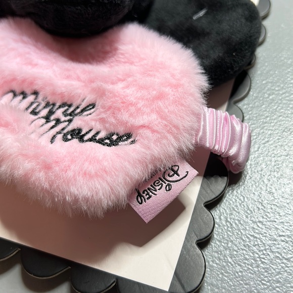 Disney Minnie Mouse sleep mask 🏰 - Picture 2 of 4